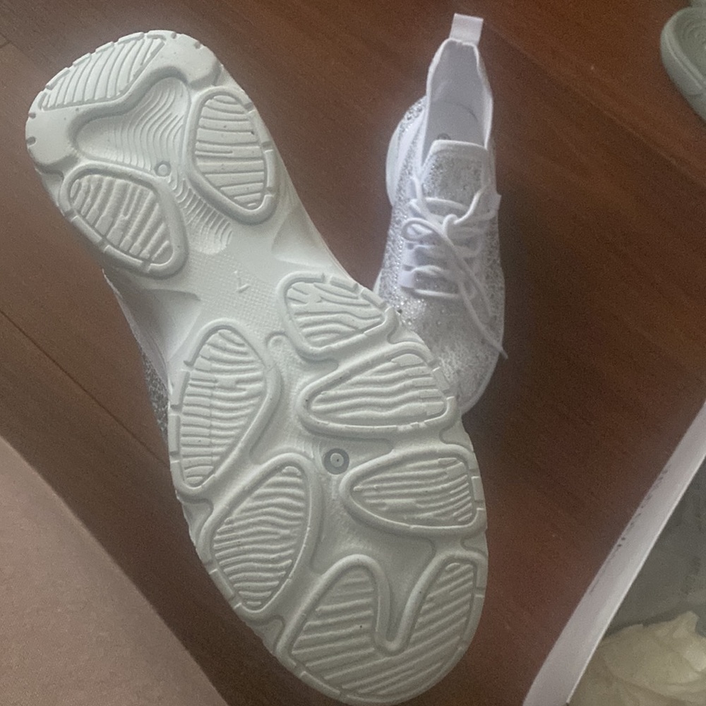 💕 NWT WHITE BEDAZZLED Sparkle Sneakers ✨ size 7 - Picture 6 of 8